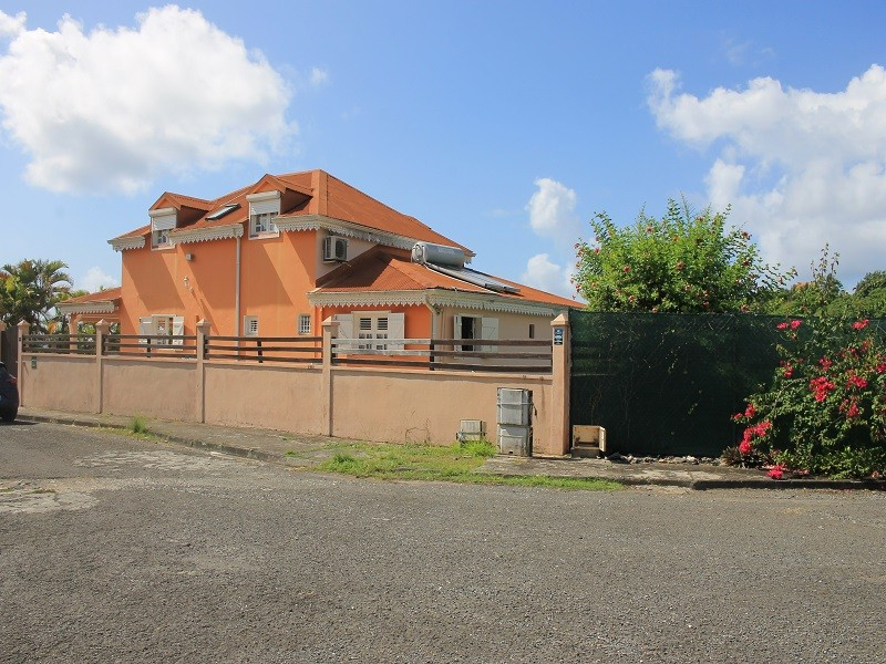 
                                                Vente
                                                 VILLA MEUBLÉE F7
