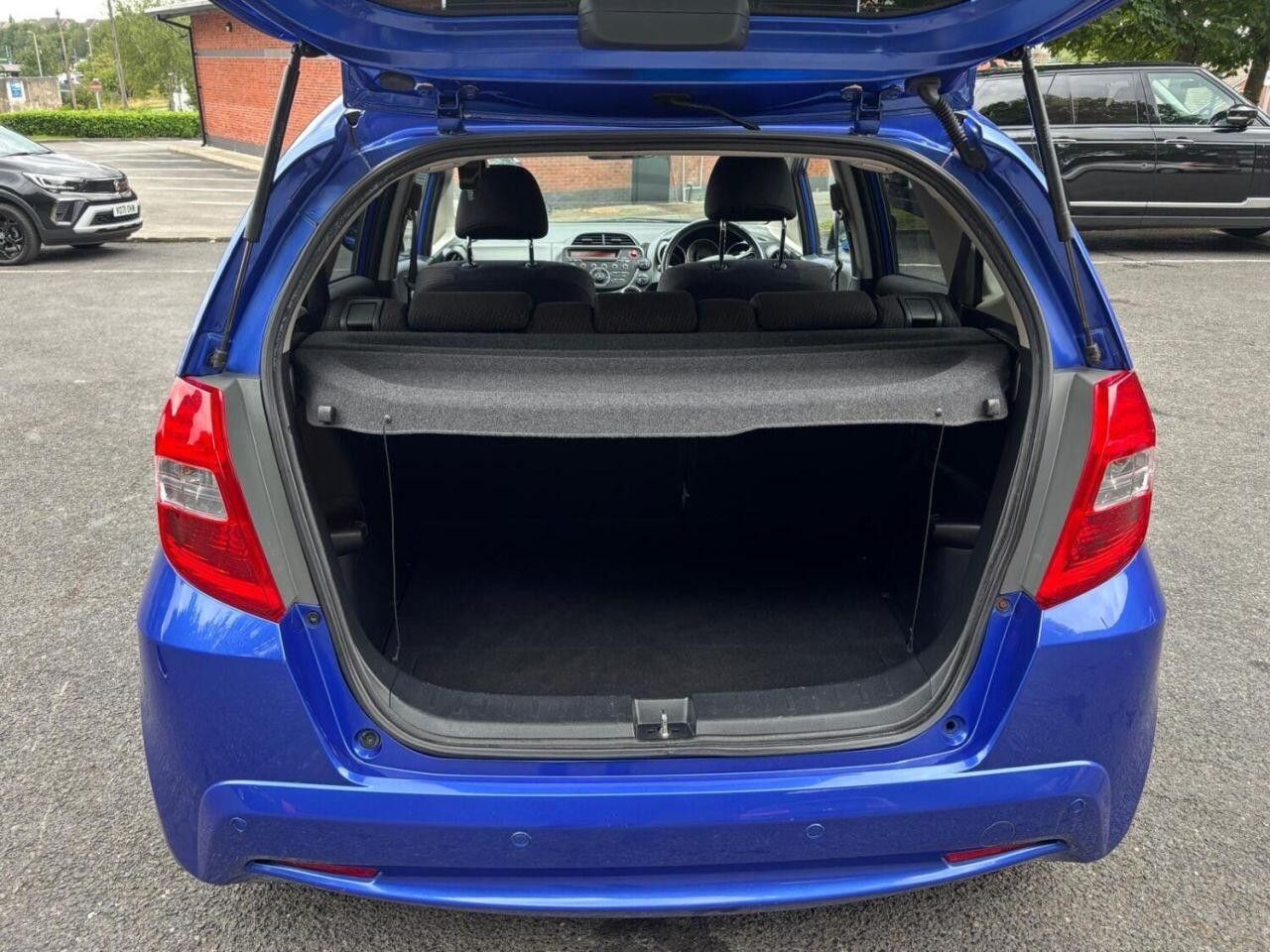 
                                                Voiture
                                                 Honda Jazz 1.4 i-VTEC EX Hatchback 5dr Petrol CVT Euro 5 (99 ps)