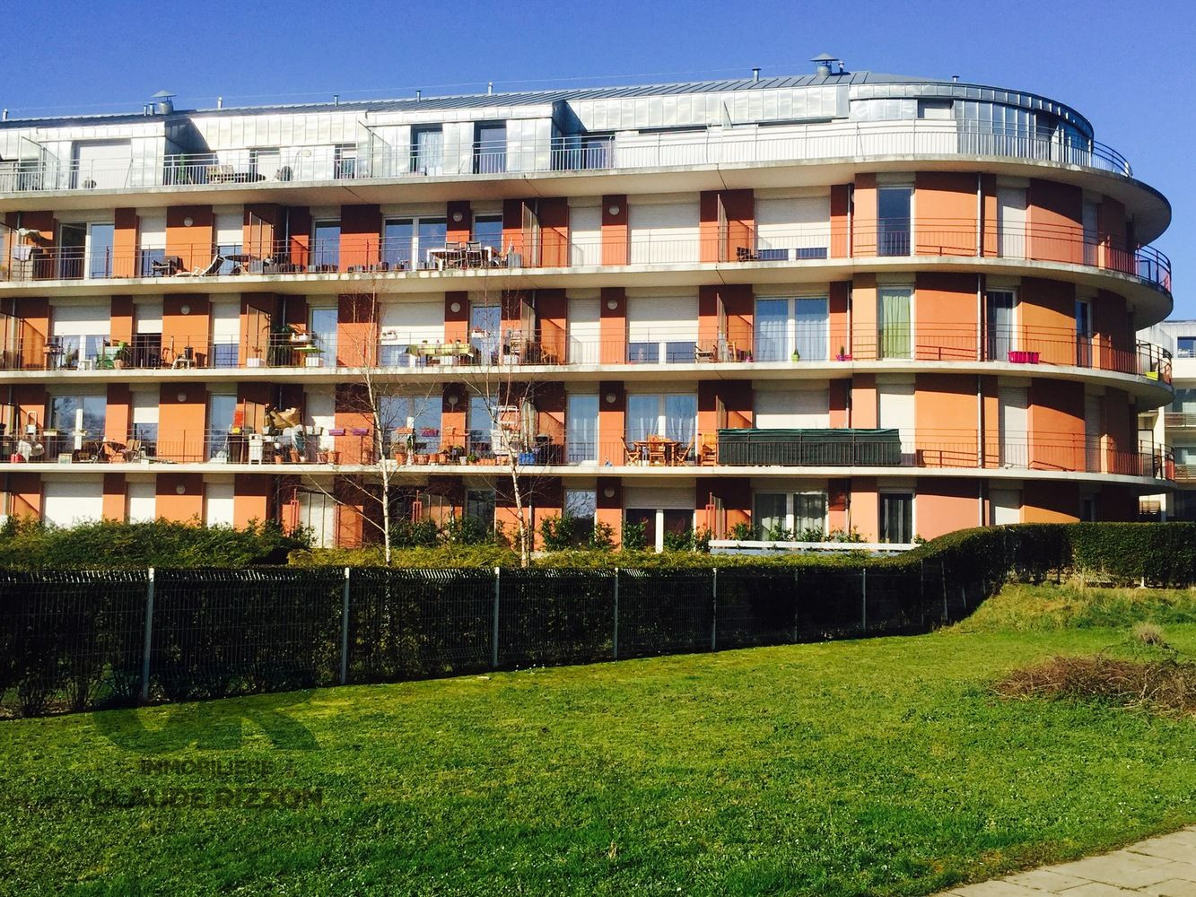 
                                                Vente
                                                 HOPITAL CENTRAL - 3 pièces à vendre