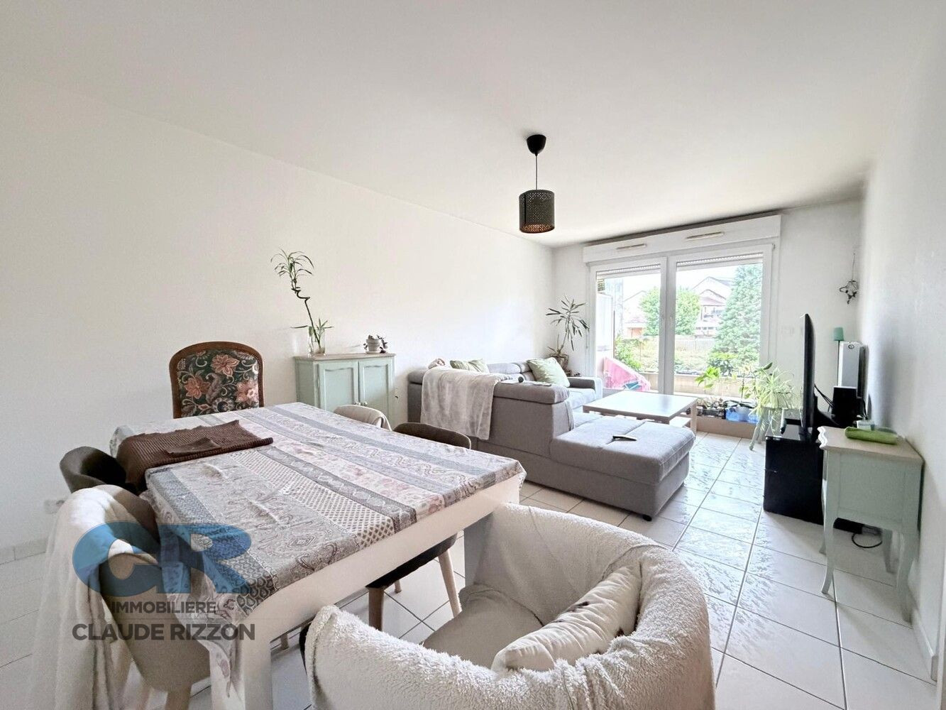 
                                                Vente
                                                 HOPITAL CENTRAL - 3 pièces à vendre