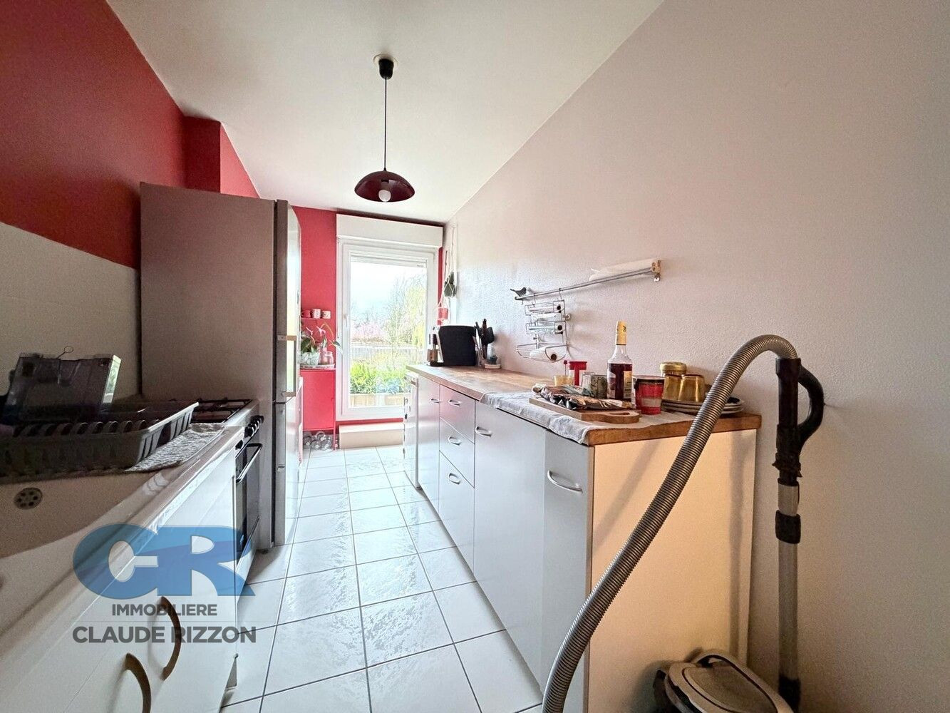 
                                                Vente
                                                 HOPITAL CENTRAL - 3 pièces à vendre