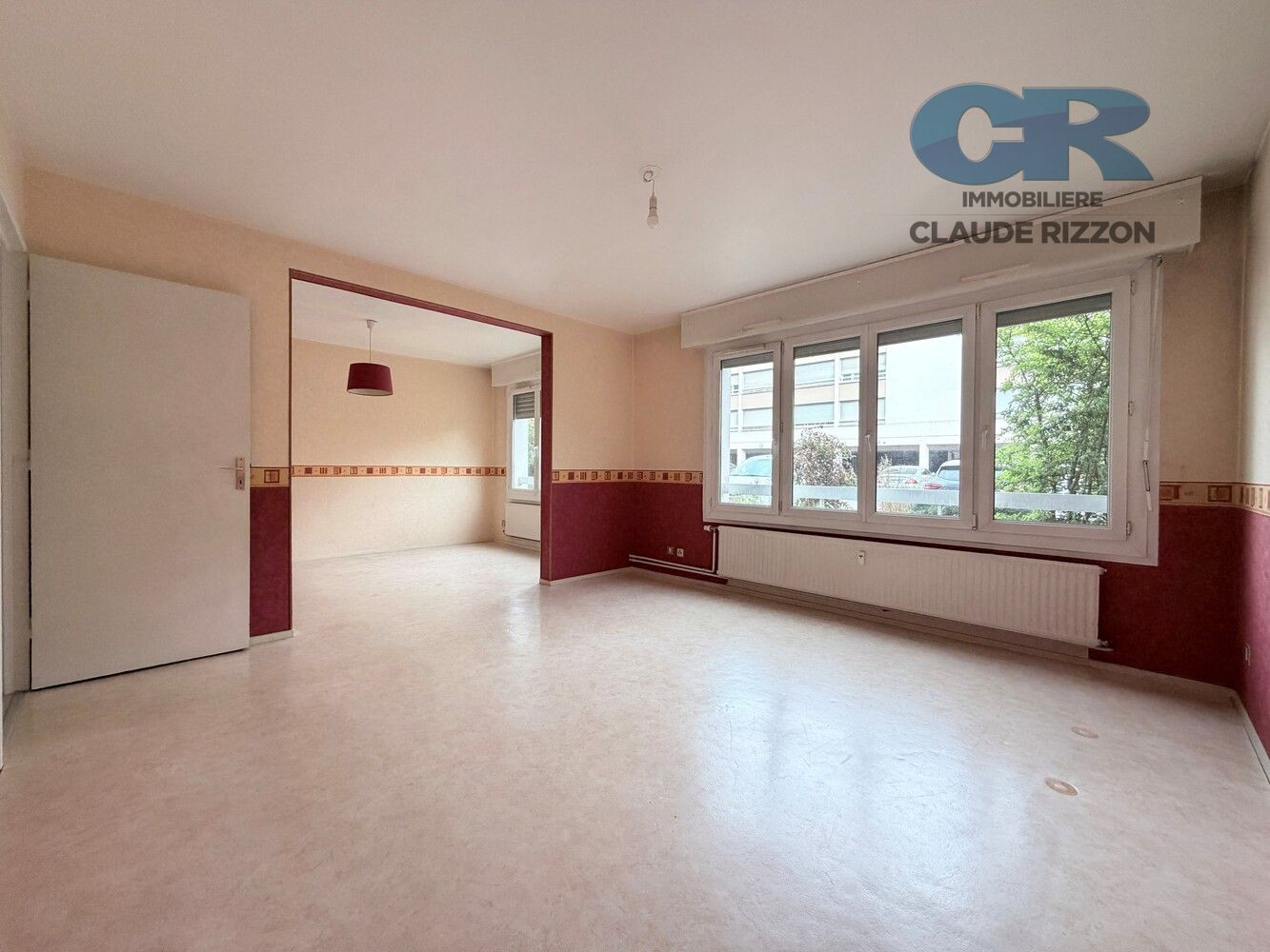 
                                                Vente
                                                 HOPITAL CENTRAL - 3 pièces à vendre