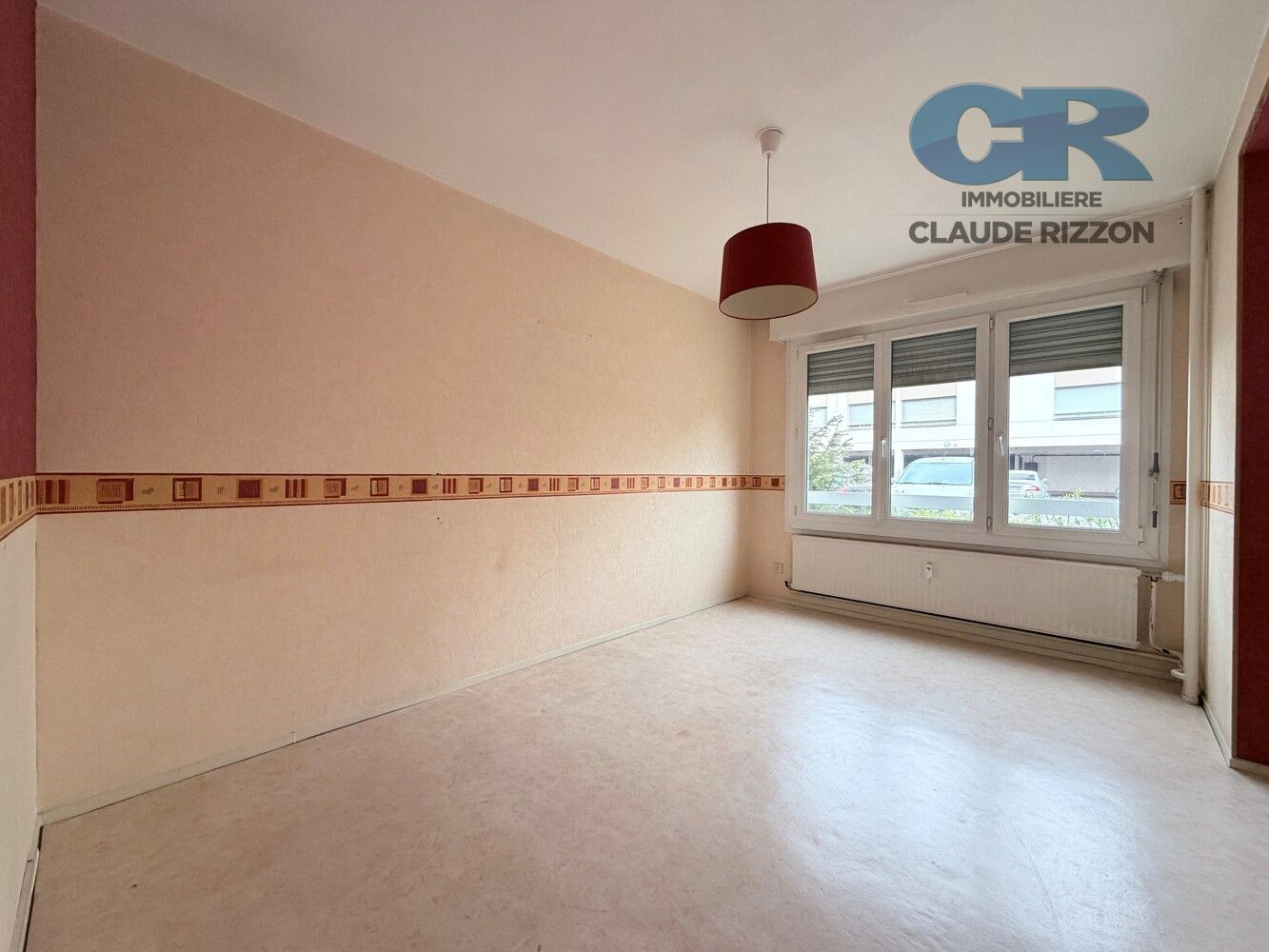 
                                                Vente
                                                 HOPITAL CENTRAL - 3 pièces à vendre