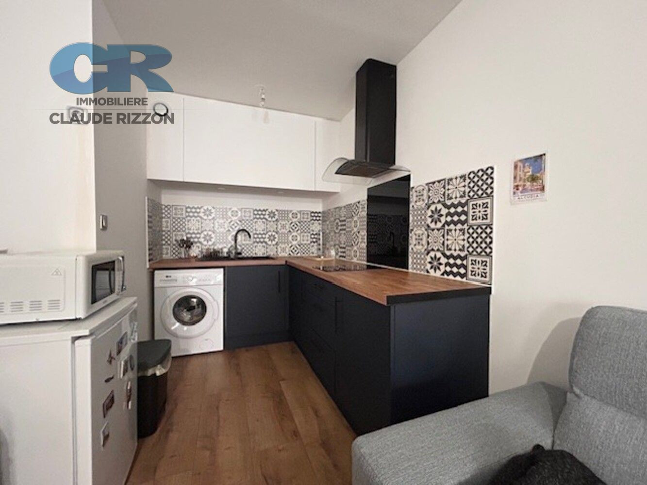 
                                                Vente
                                                 HOPITAL CENTRAL - BEAU 2 PIECES A VENDRE