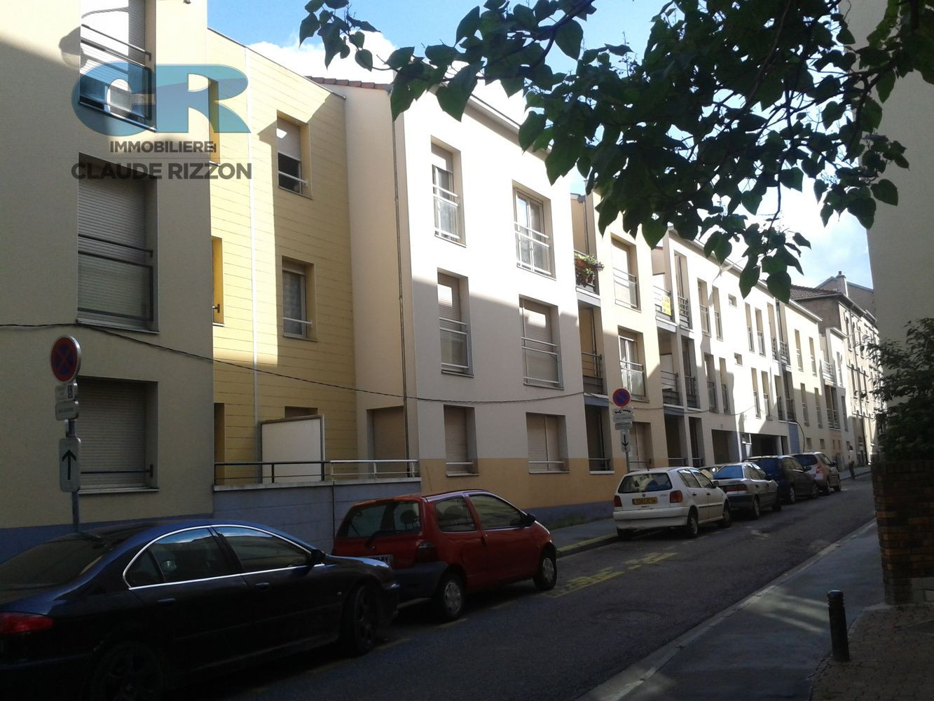 
                                                Vente
                                                 HOPITAL CENTRAL - BEAU 2 PIECES A VENDRE