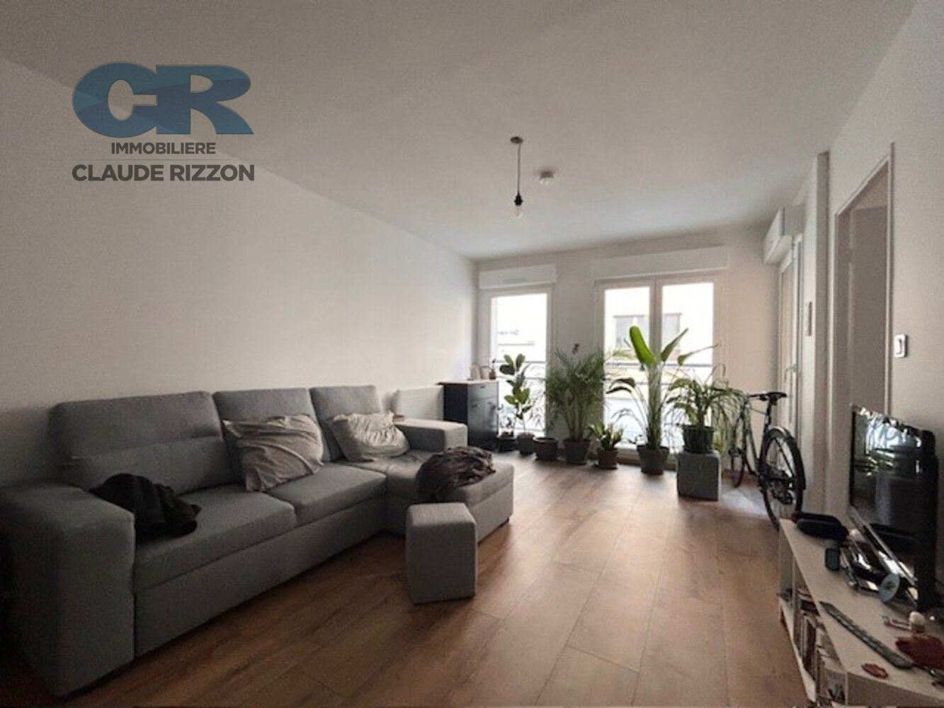 
                                                Vente
                                                 HOPITAL CENTRAL - BEAU 2 PIECES A VENDRE