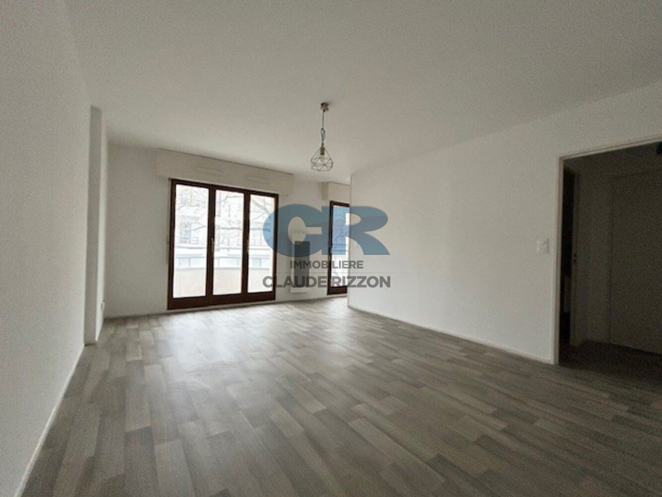 
                                                Vente
                                                 HOPITAL CENTRAL - F1 à vendre