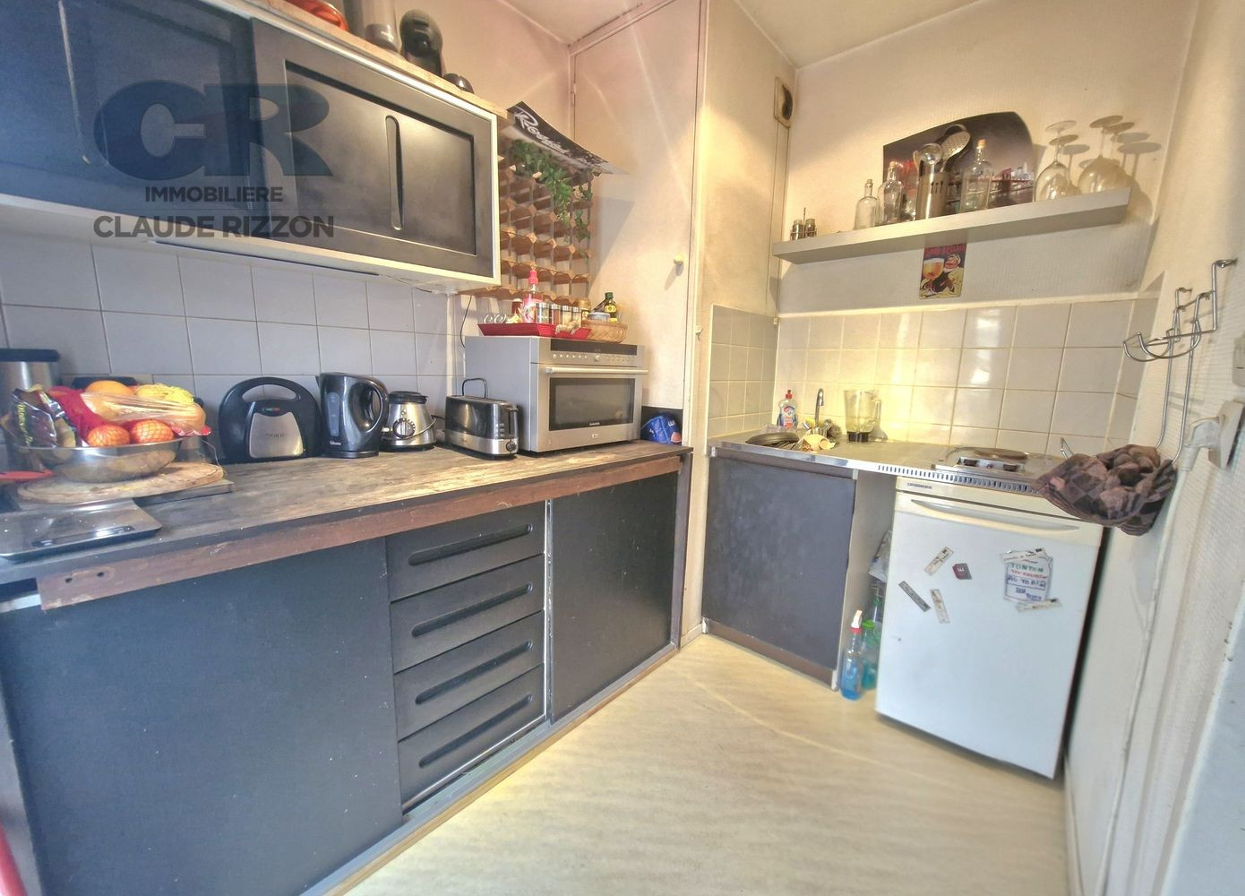 
                                                Vente
                                                 HOPITAL CENTRAL - F1 loué à vendre