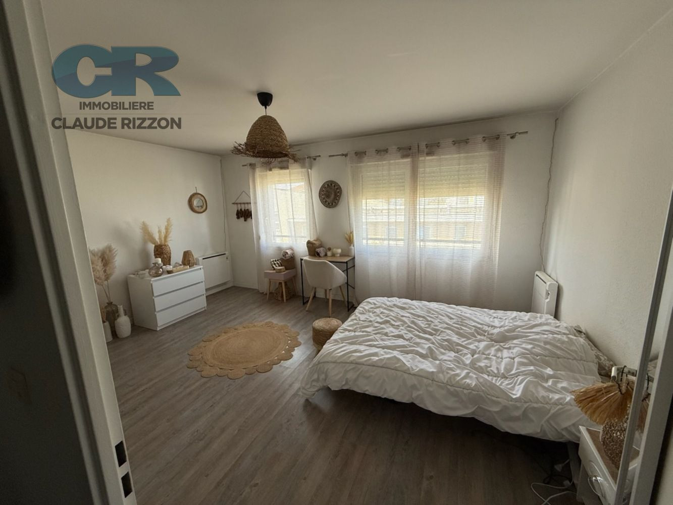 
                                                Vente
                                                 HOPITAL CENTRAL - F1 loué à vendre