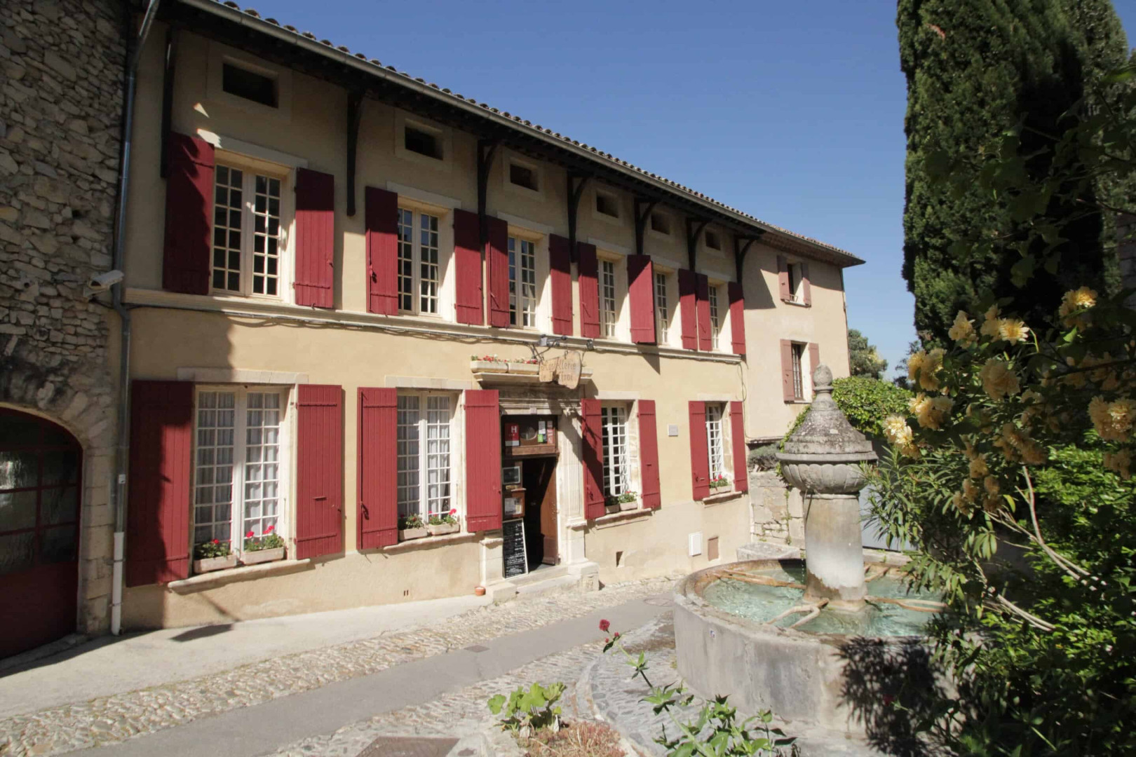 
                                                Vente
                                                 Hôtel-restaurant 3 étoiles de 22 chambres à vendre dans le Vaucluse
