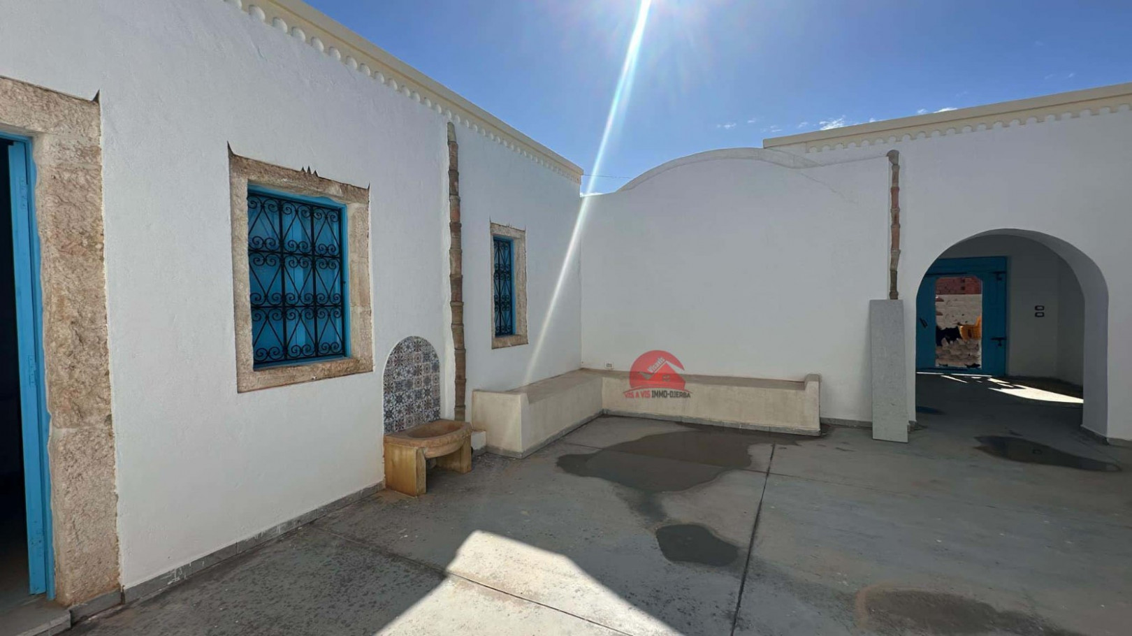 
                                                Vente
                                                 HOUCH TYPIQUE DJERBIEN À HOUMT SOUK