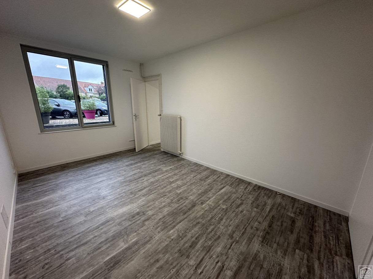 
                                                Location
                                                 Hoymille proche de Bergues bureaux refait à neuf
