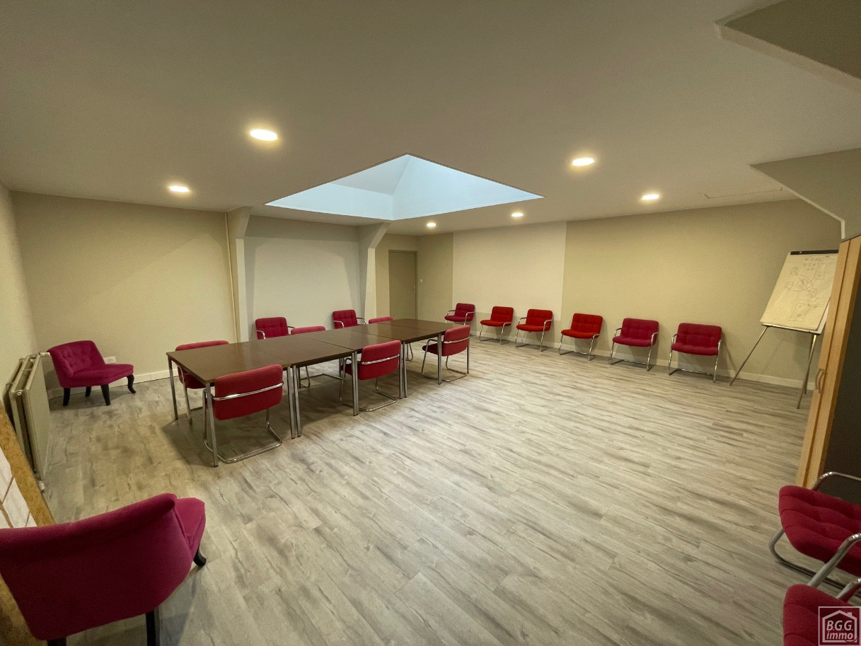 
                                                Location
                                                 Hoymille proche de Bergues bureaux refait à neuf