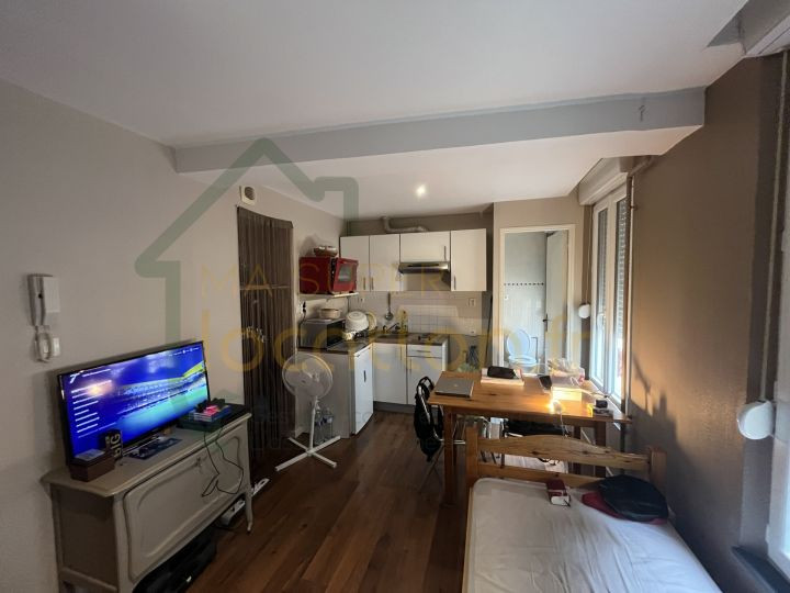 
                                                Location
                                                 HYPER CENTRE ST QUENTIN :