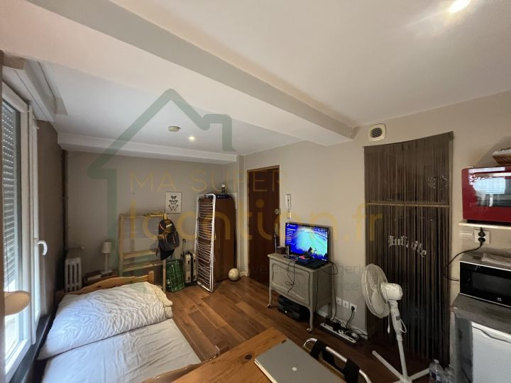 
                                                Location
                                                 HYPER CENTRE ST QUENTIN :