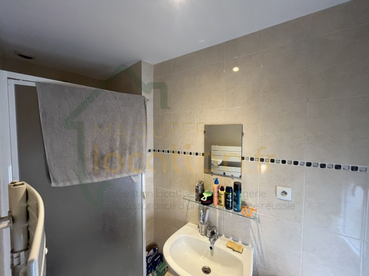 
                                                Location
                                                 HYPER CENTRE ST QUENTIN :