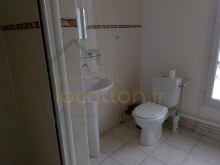 
                                                Location
                                                 HYPER CENTRE ST QUENTIN : STUDIO