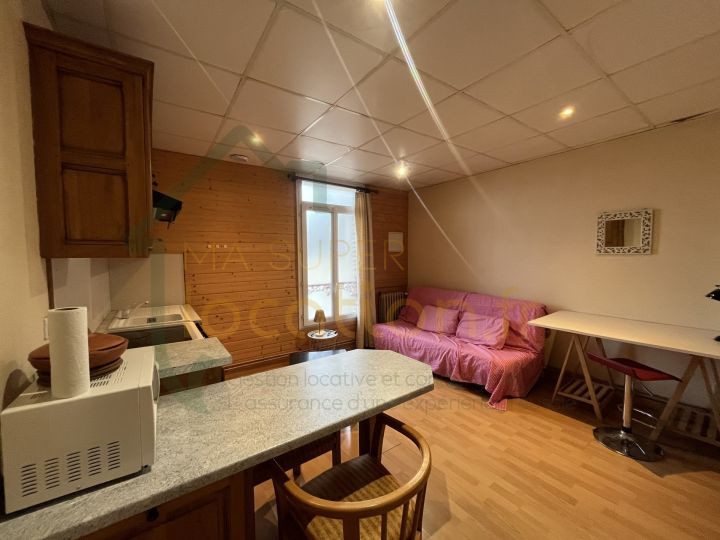 
                                                Location
                                                 HYPER CENTRE ST QUENTIN : STUDIO