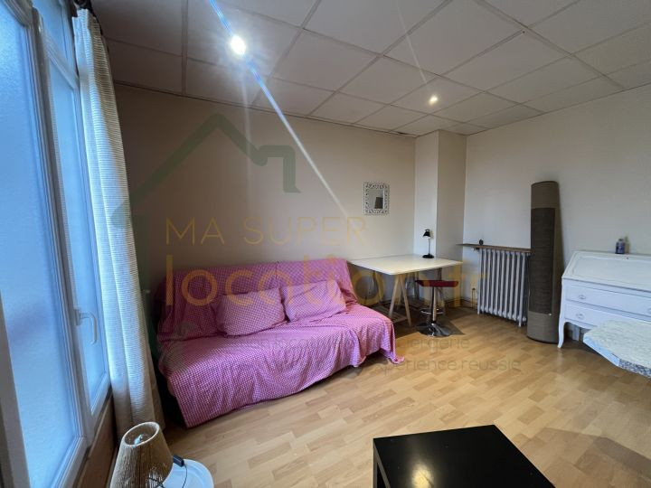 
                                                Location
                                                 HYPER CENTRE ST QUENTIN : STUDIO