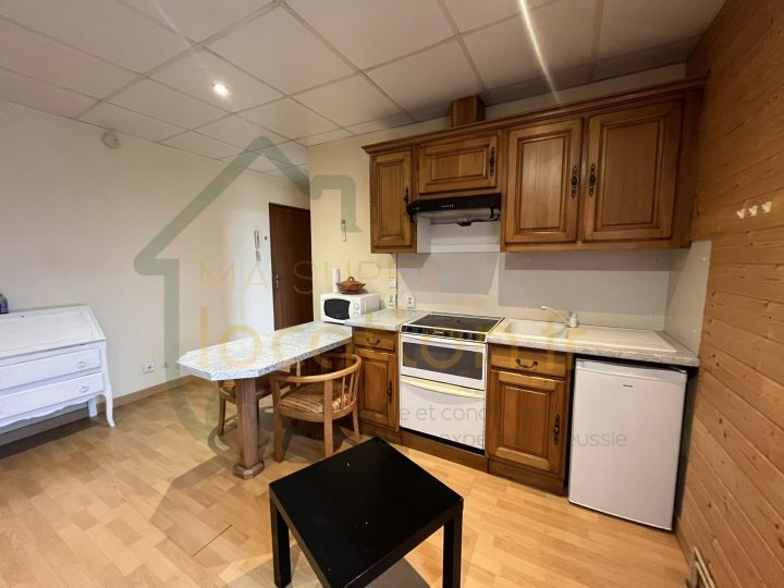 
                                                Location
                                                 HYPER CENTRE ST QUENTIN : STUDIO