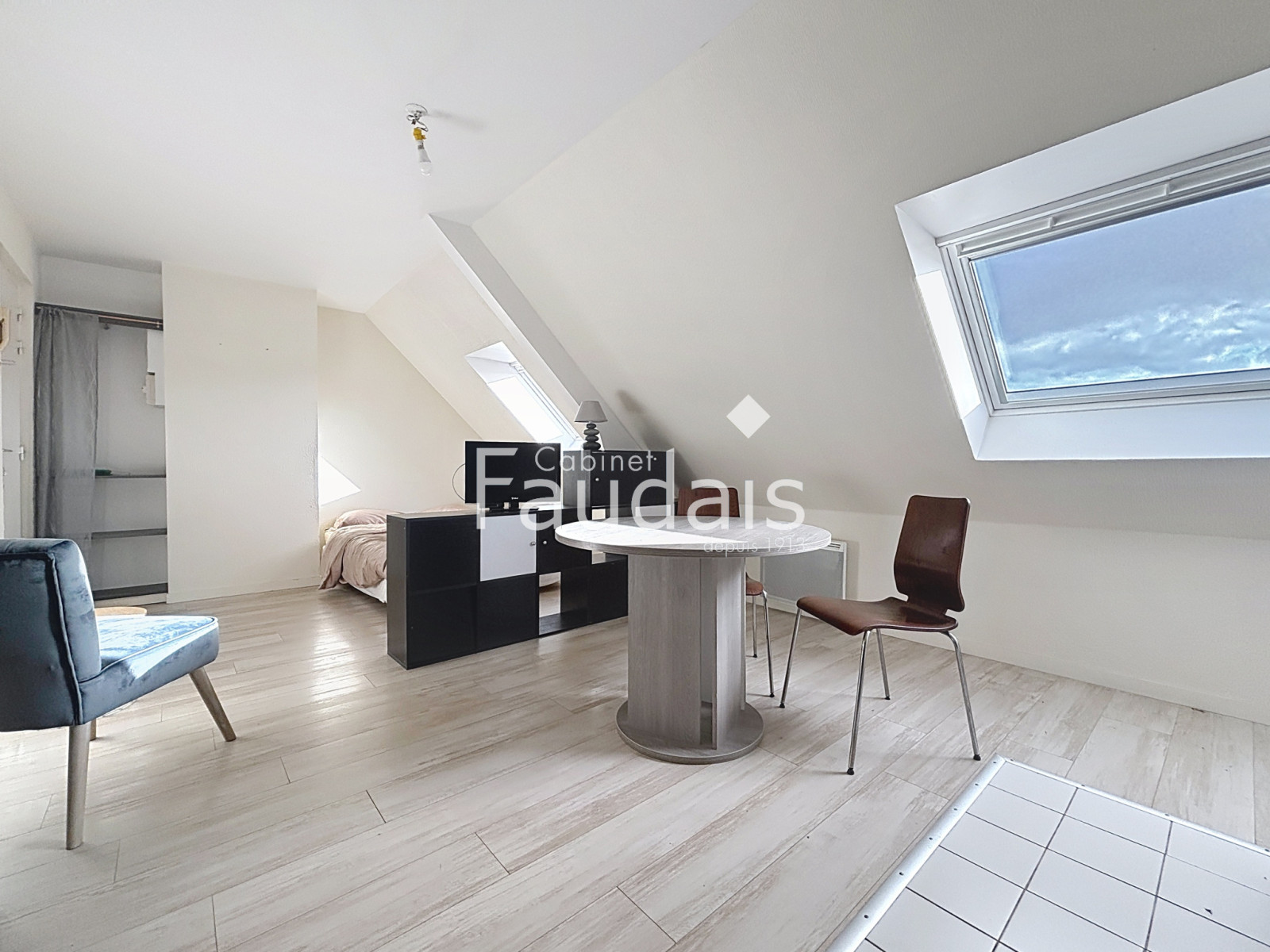 
                                                Vente
                                                 HYPER CENTRE-VILLE DE SAINT-LO