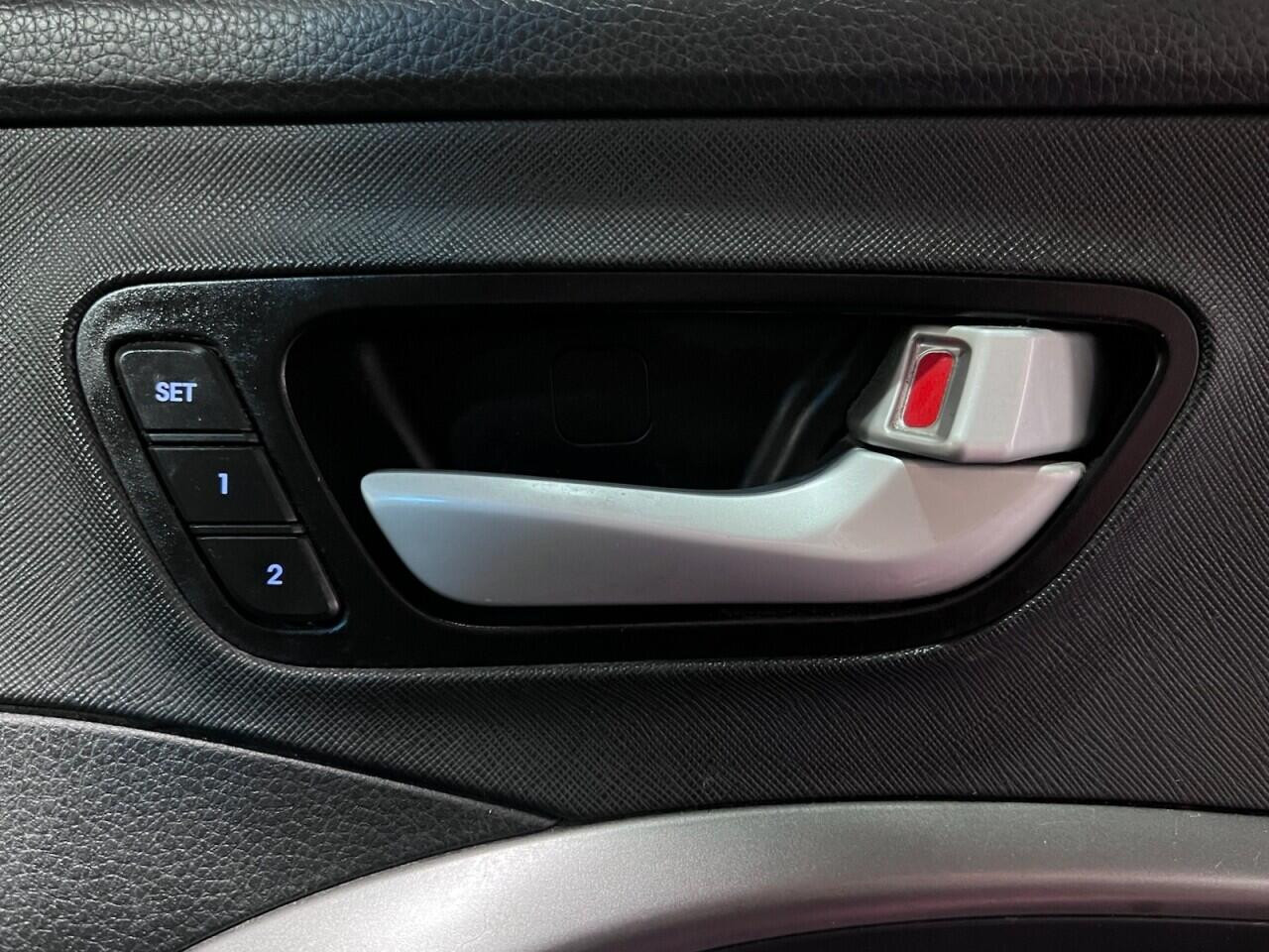 
                                                Voiture
                                                 Hyundai Santa Fe 2.2 CRDi Blue Drive Wiggins Edition SUV 5dr Diesel Auto 4WD Euro 6 (s/s) (7 Seat) (200 ps)