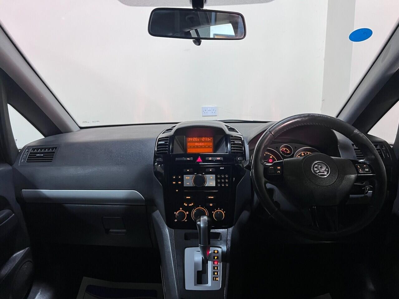 
                                                Voiture
                                                 Hyundai Zafira 1.9 CDTi Exclusiv MPV 5dr Diesel Auto Euro 4 (120 ps) MPV
