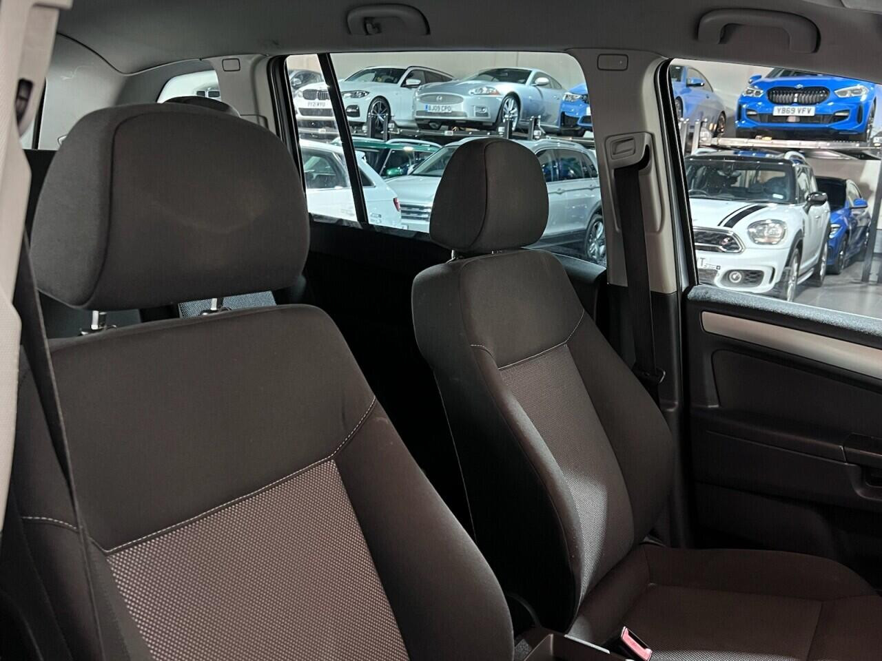 
                                                Voiture
                                                 Hyundai Zafira 1.9 CDTi Exclusiv MPV 5dr Diesel Auto Euro 4 (120 ps) MPV