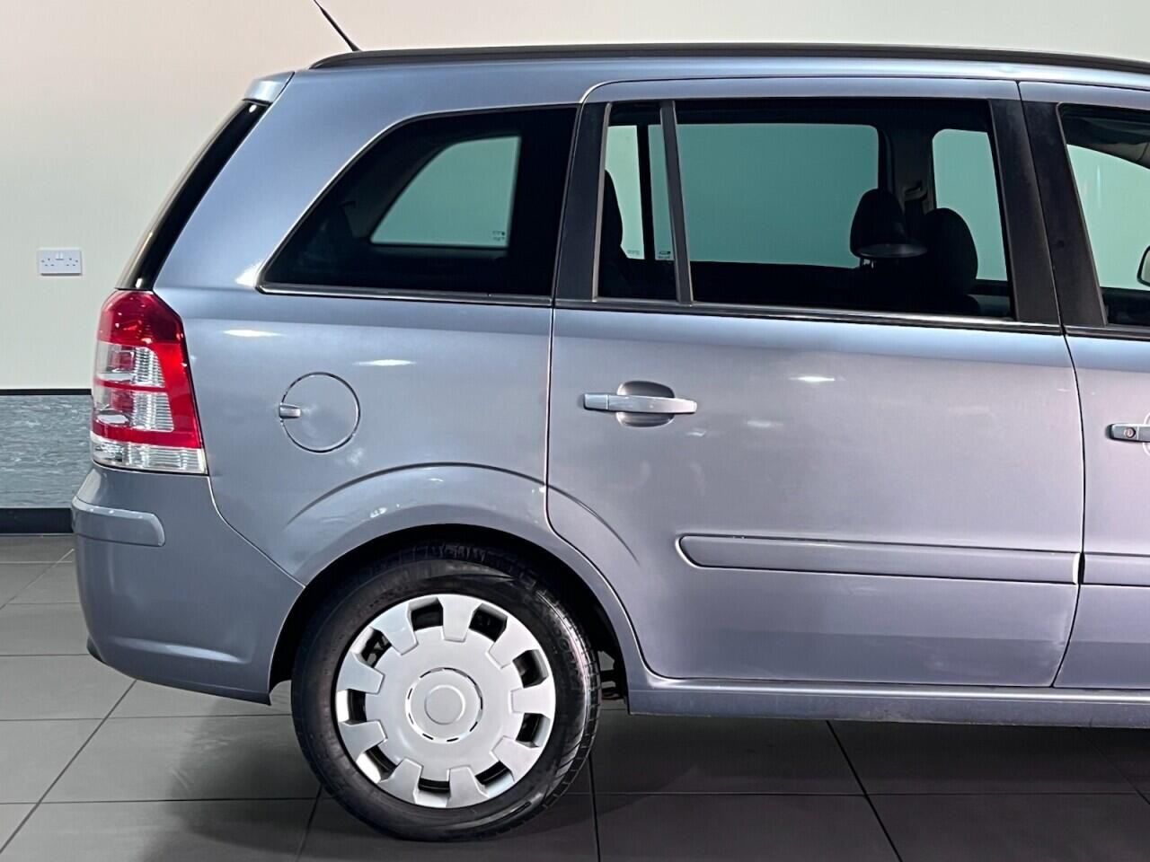 
                                                Voiture
                                                 Hyundai Zafira 1.9 CDTi Exclusiv MPV 5dr Diesel Auto Euro 4 (120 ps) MPV