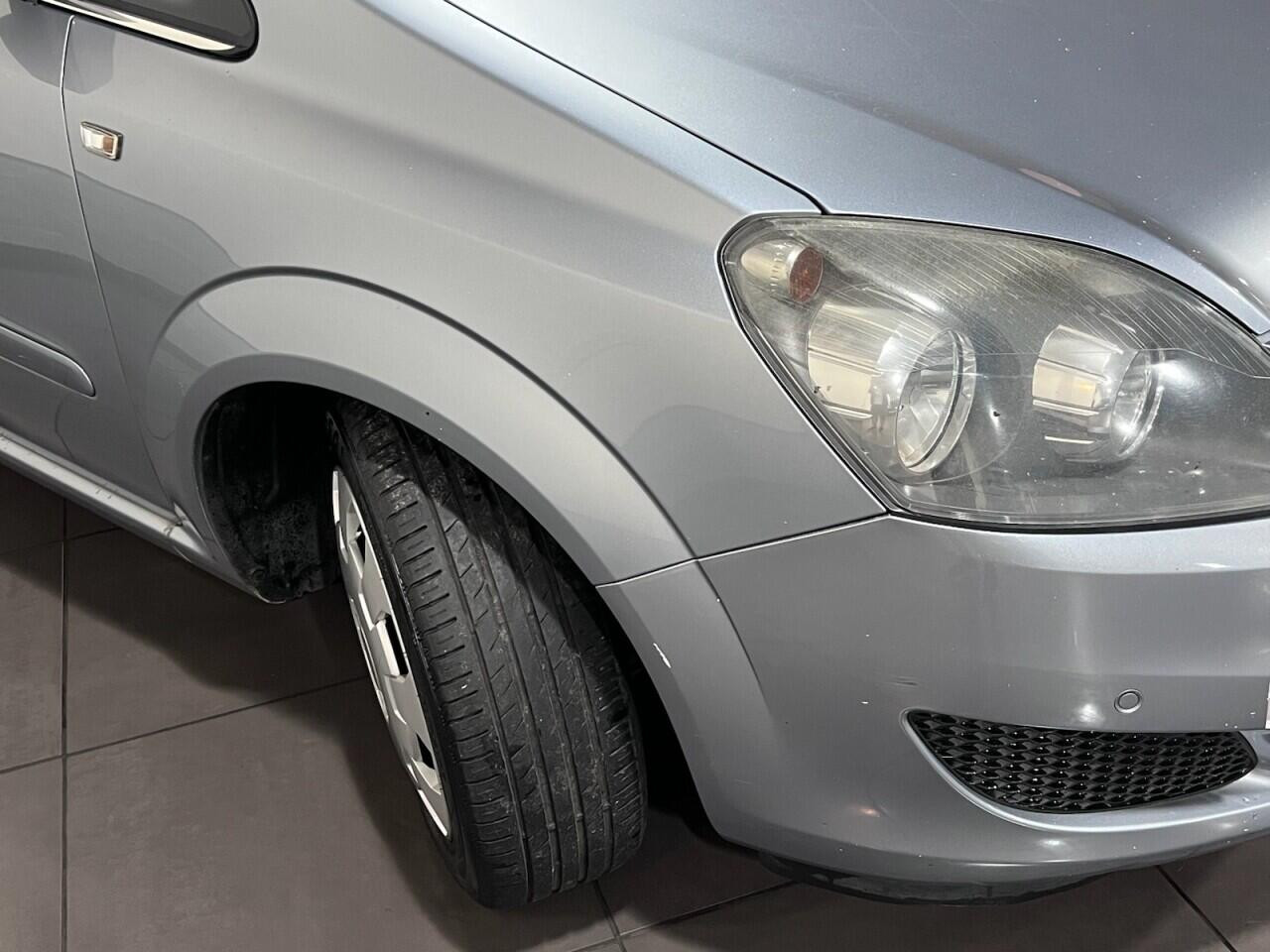 
                                                Voiture
                                                 Hyundai Zafira 1.9 CDTi Exclusiv MPV 5dr Diesel Auto Euro 4 (120 ps) MPV