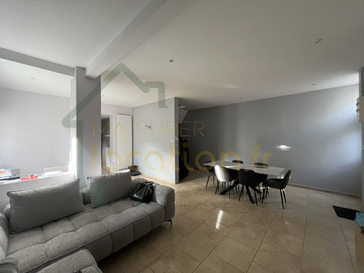 
                                                Location
                                                 IDEAL ENTREPRENEUR - Grande maison avec entrepôt de 150m2