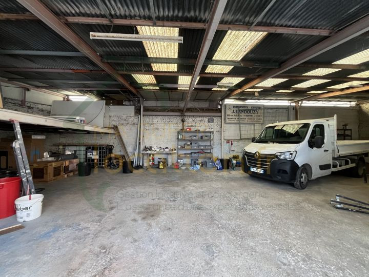 
                                                Location
                                                 IDEAL ENTREPRENEUR - Grande maison avec entrepôt de 150m2