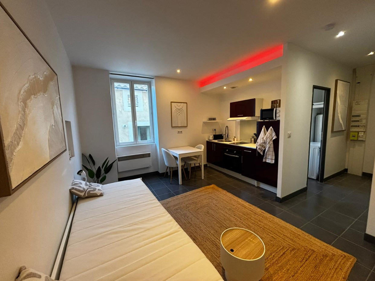 
                                                Vente
                                                 Idéal investisseur - centre Loriol Sur Drôme