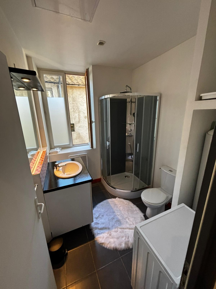 
                                                Vente
                                                 Idéal investisseur - centre Loriol Sur Drôme