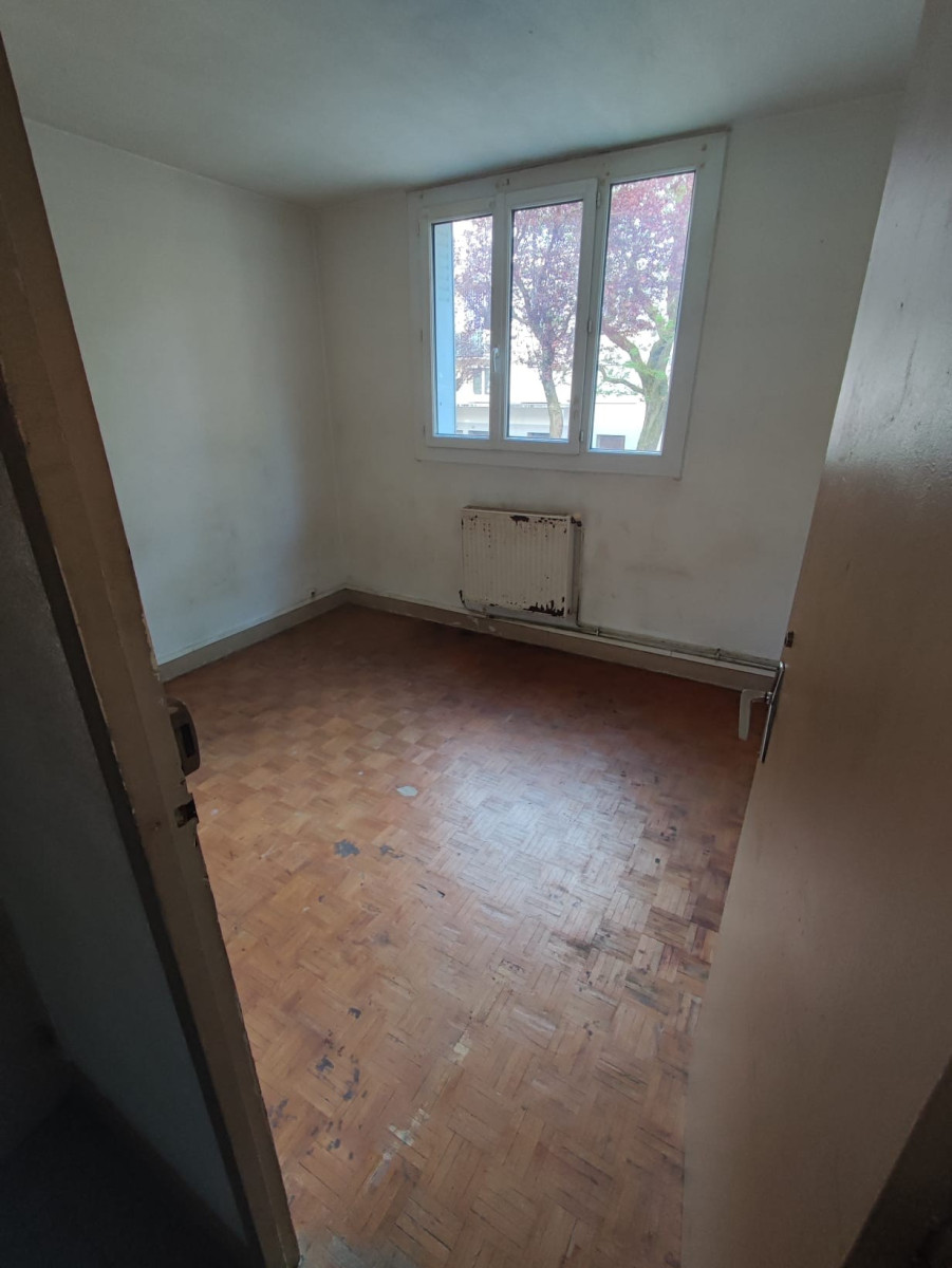 
                                                Vente
                                                 Idéal investisseur T4 à rénover