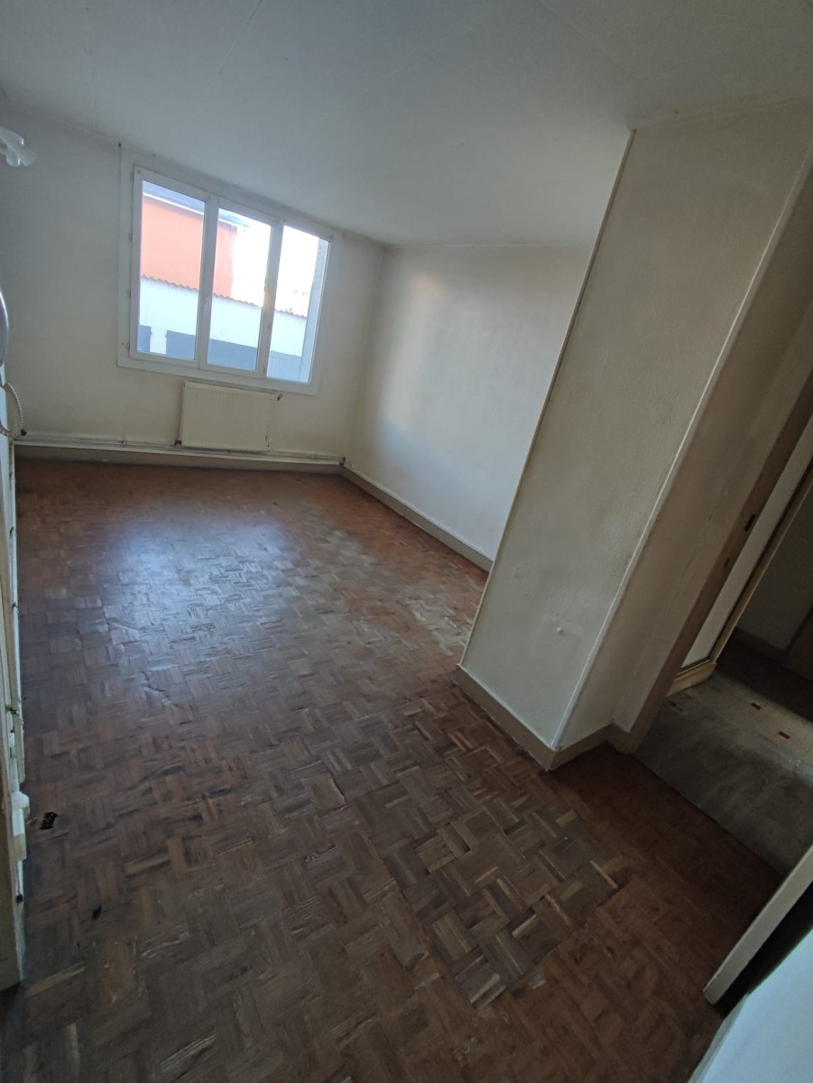 
                                                Vente
                                                 Idéal investisseur T4 à rénover