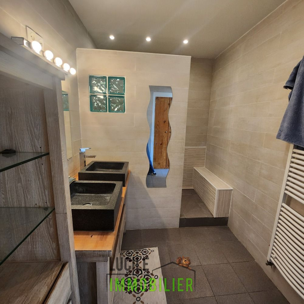 
                                                Vente
                                                 Idéal pour investisseur 1 bien 2 logements