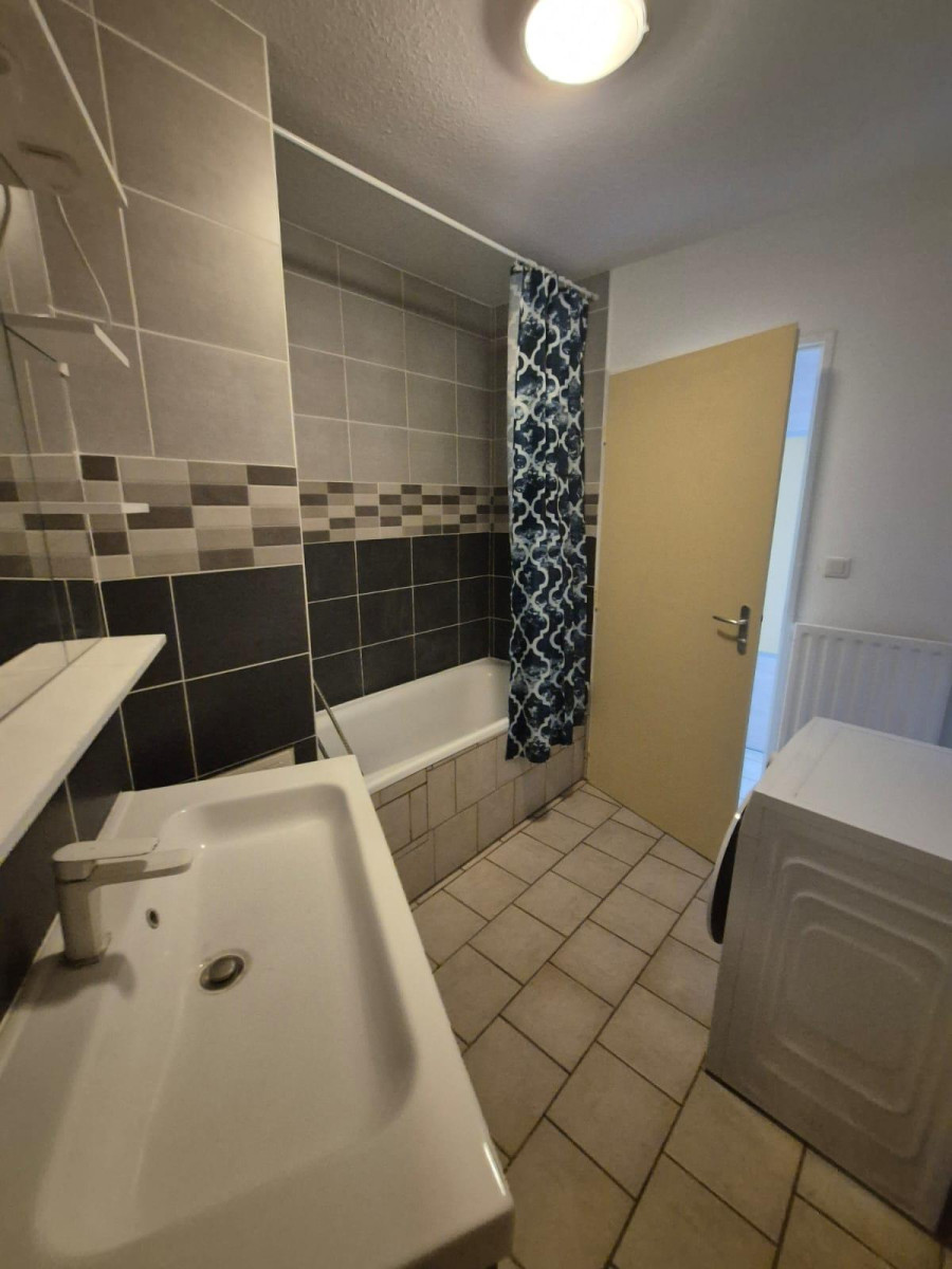 
                                                Location
                                                 Ideal Student Appartment