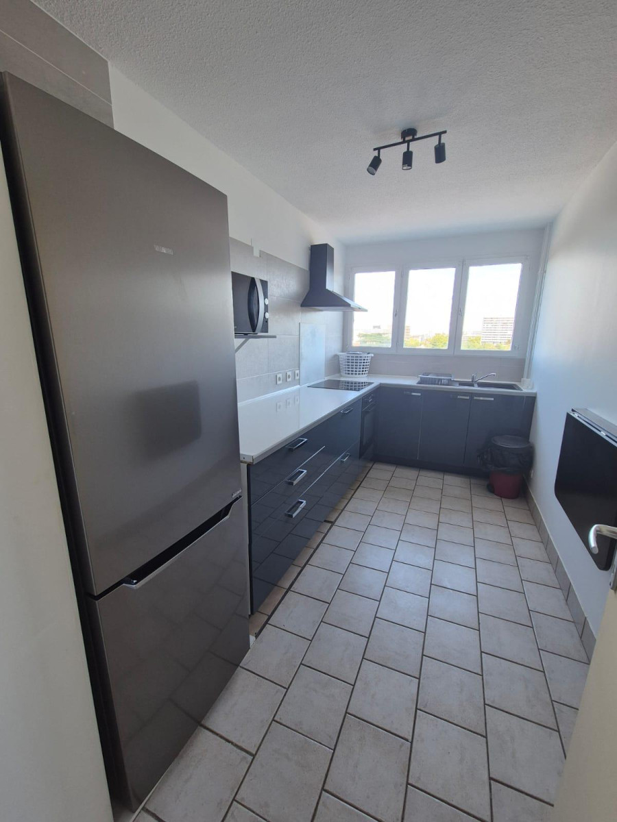 
                                                Location
                                                 Ideal Student Appartment