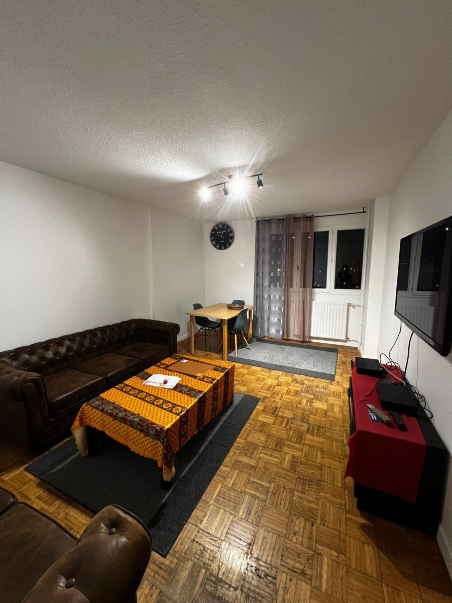 
                                                Location
                                                 Ideal Student Appartment