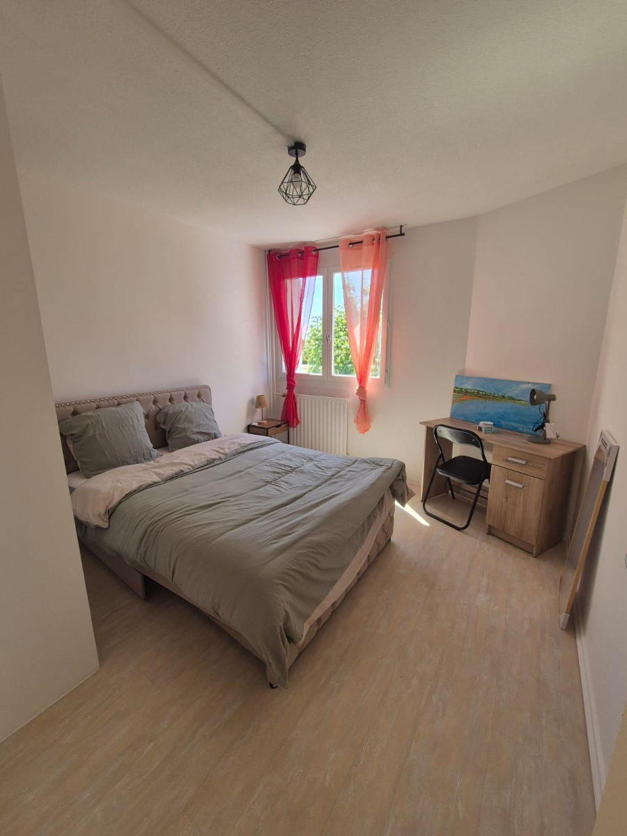
                                                Location
                                                 Ideal Student Appartment
