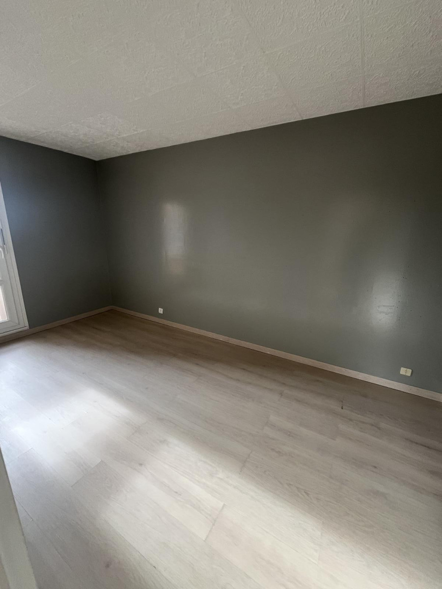 
                                                Location
                                                 Idéalement situé à proximité immédiate du tramway.