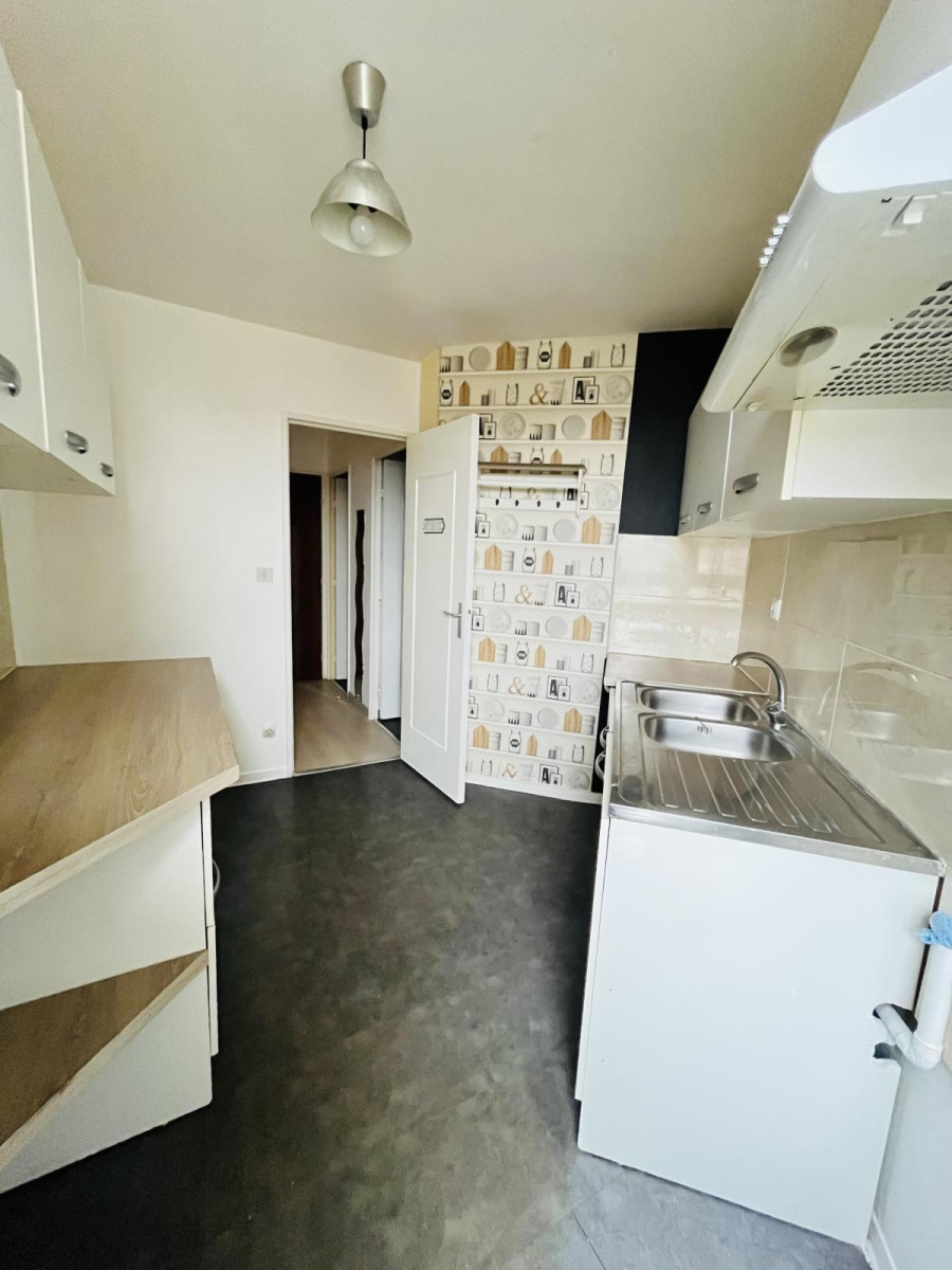 
                                                Location
                                                 Idéalement situé à proximité immédiate du tramway.