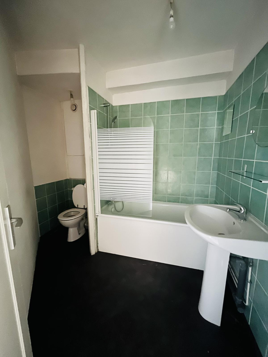 
                                                Location
                                                 Idéalement situé à proximité immédiate du tramway.