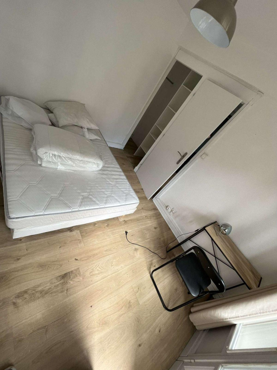 
                                                Location
                                                 Idéalement situé, face à l'université.