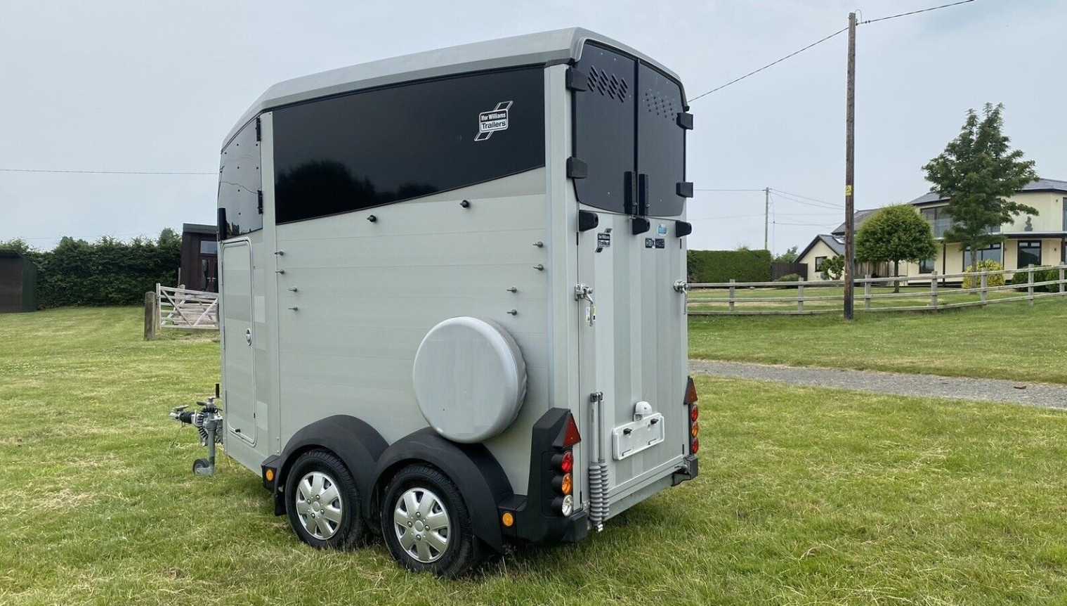 
                                                Accessoires
                                                 Ifor Williams HBX 403 argent (2020)