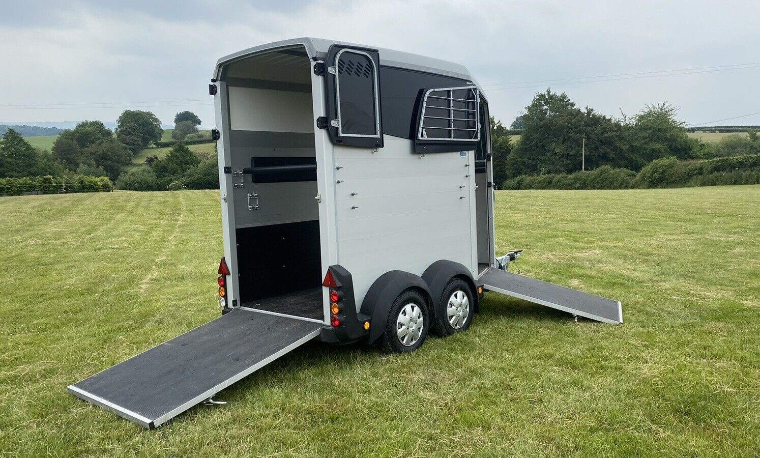
                                                Accessoires
                                                 Ifor Williams HBX 403 argent (2020)