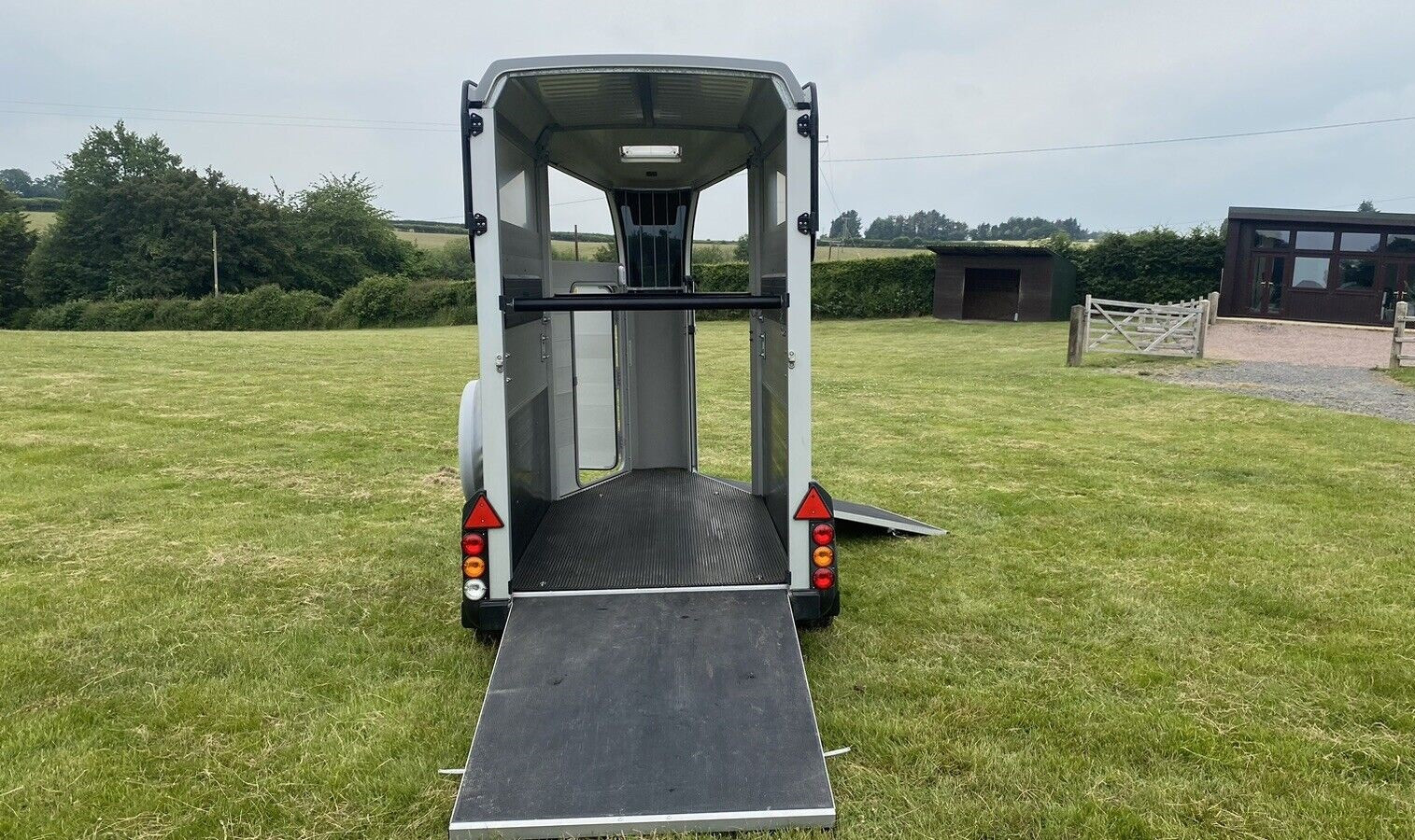 
                                                Accessoires
                                                 Ifor Williams HBX 403 argent (2020)
