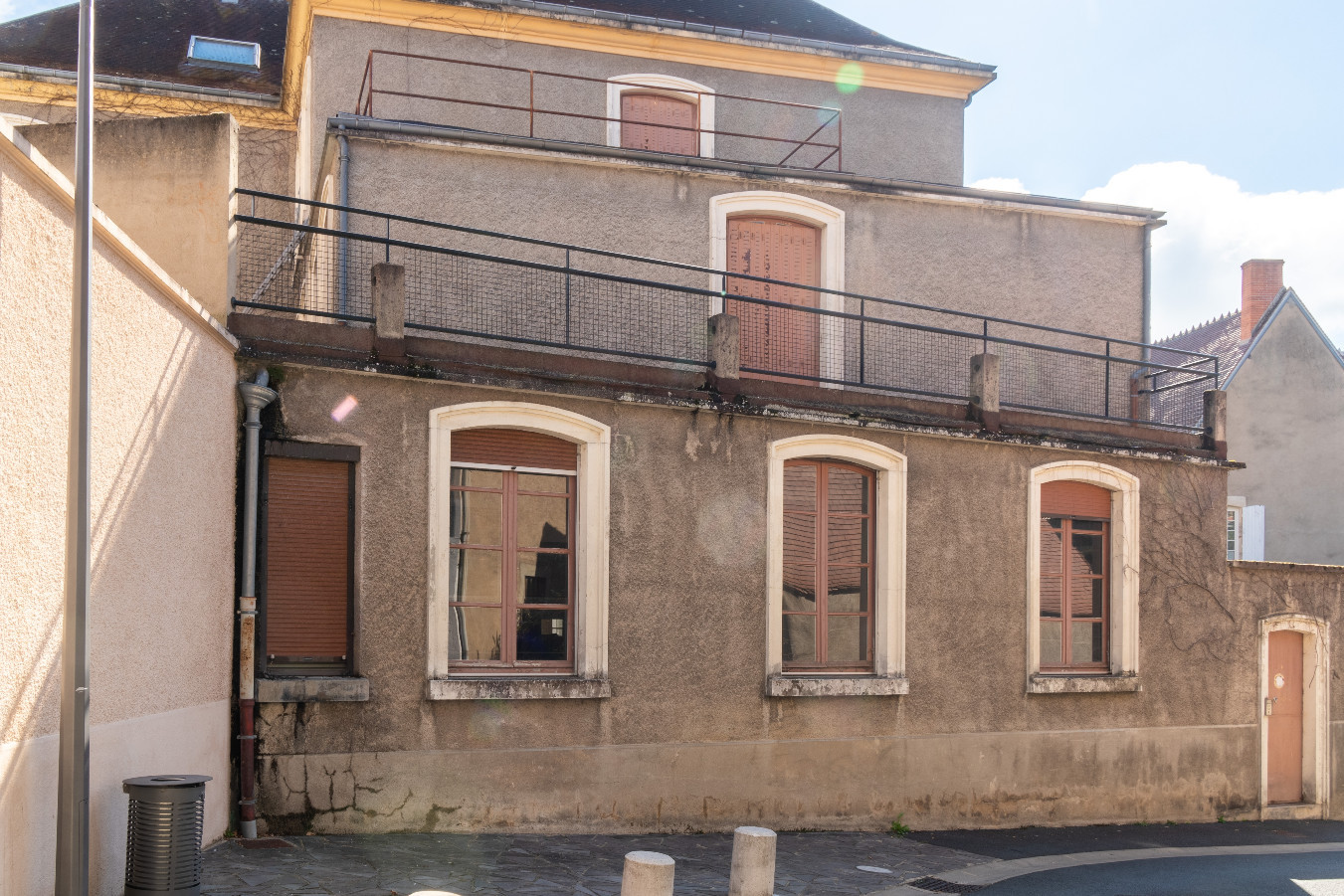 
                                                Vente
                                                 Immeuble - 1 210 m² - Montluçon (03)