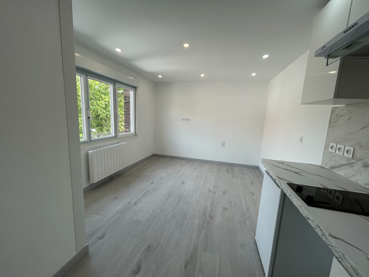 
                                                Vente
                                                 Immeuble - 5 lots rénovés avec extérieur